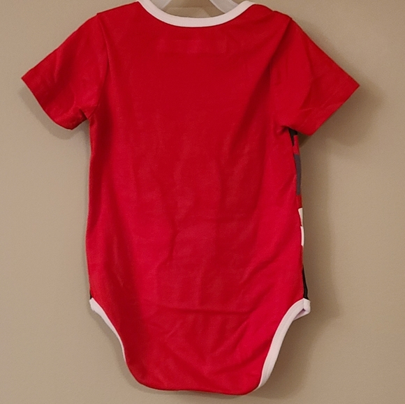 Hudson's Bay red "Canada" onesie/bodysuit - Picture 2 of 5